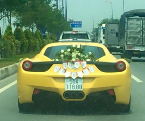Ferrari 458 Italia làm xe cưới ở Sài Gòn