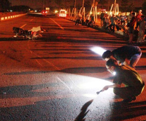 Người dân, công an bắt được tài xế xe tải gây tai nạn chết người rồi bỏ chạy