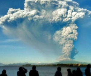 Núi lửa phun trào, Chile ban bố tình trạng khẩn cấp