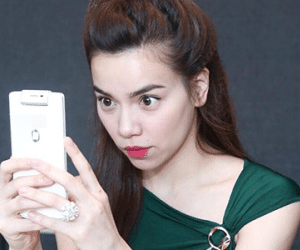 Choáng với nhẫn kim cương siêu to, trị giá trên chục tỉ của Hồ Ngọc Hà