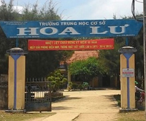 Phải nghỉ học vì liên tục bị... cô giáo thu dép