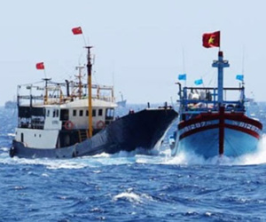 Tàu cá Việt Nam lại bị tàu Trung Quốc xua đuổi ở vùng biển chủ quyền Trường Sa