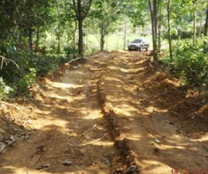Vì sao lao động Trung Quốc ngang nhiên khai thác quặng trái phép?