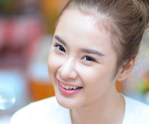 "50 sắc thái"... mũi của Angela Phương Trinh