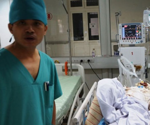 Chuyển người mẹ bỏng toàn thân vì cứu con ra Hà Nội điều trị