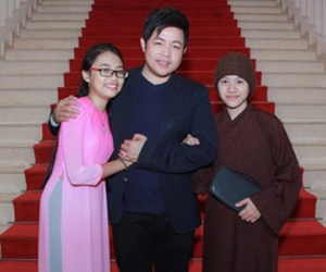 Huyền Trân bị cấm mặc áo ni cô trong liveshow Quang Lê