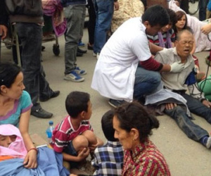 Nạn nhân la khóc vì đau đớn sau thảm họa động đất Nepal