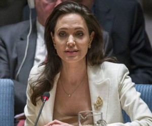 Angelina Jolie hốc hác sau ca mổ cắt buồng trứng
