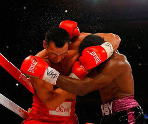 Wladimir Klitschko bảo vệ thành công đai vô địch thế giới