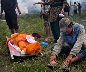 Lễ hỏa thiêu tập thể nạn nhân động đất Nepal