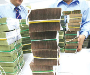 Nới “phanh”, ngân hàng lập tức đẩy mạnh lấy ngắn nuôi dài