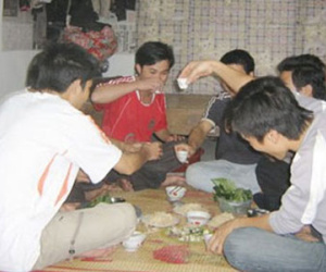 Teen Hà thành và những cuộc nhậu xuyên đêm: "La đà" trong phòng trọ