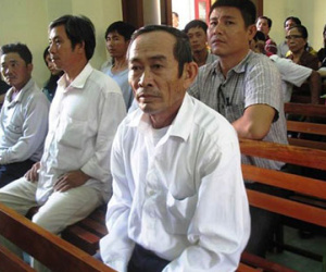 Vụ công an dùng nhục hình: Cha bị cáo Thành kêu oan