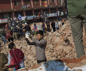 Nepal: Chụp ảnh "tự sướng" tại nơi động đất gây phẫn nộ