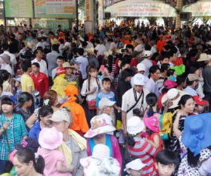 Nhiều người Sài Gòn “hành xác” trong khu du lịch