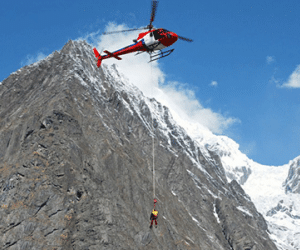 Nepal: Trực thăng đưa 5 công dân Việt Nam mắc kẹt xuống núi