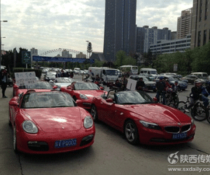 Đại gia dùng dàn siêu xe lật tung thành phố để tìm cô gái trong bức ảnh nhặt được