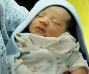 Hà Nội: Cư dân mạng xót xa bé trai sơ sinh lở loét khắp người bị cha mẹ bỏ rơi