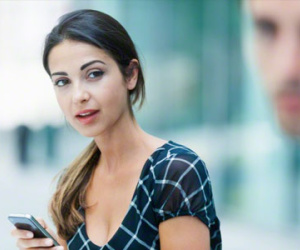 Cuộc điện thoại lạ đúng tiệc kỷ niệm ngày cưới