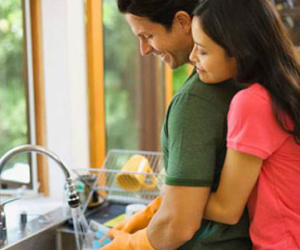 8 cách chồng bạn thầm lặng nói “Anh yêu em“