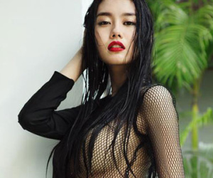 Đường cong nóng bỏng của mẫu nâng ngực Linh Chi