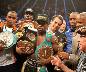 Mayweather - Pacquiao: Mayweather thắng điểm Pacquiao trong trận quyền Anh thế kỷ