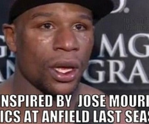 Rộ ảnh chế về Mayweather: Chiến thuật giống Mourinho. Vũ điệu "né" của Bruno Mars