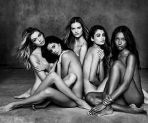 Dàn "thiên thần nội y" Victoria’s Secret tung ảnh nude nóng bỏng