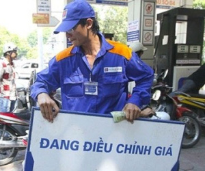 Loạn thông tin giá xăng dầu trước giờ điều chỉnh