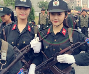 Nữ cảnh sát xinh đẹp đốn tim dân mạng