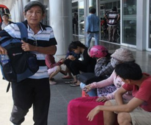 Tàu xe dịp nghỉ lễ: Chặt chém, nhồi nhét hoành hành