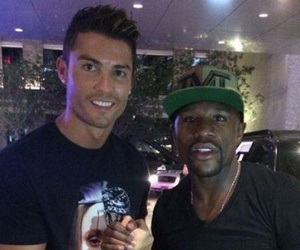 Tiền thắng trận của Mayweather: Mượn Ronaldo cả đời, mua được 2 Torres, sở hữu gần 100.000m2 bất động sản ở Tokyo