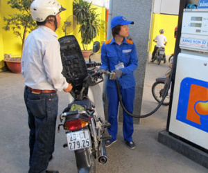 Trước giờ tăng giá xăng, giảm thuế mạnh vẫn lỗ 2000 đồng