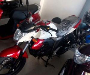 Suzuki Gixxer thêm màu mới, giá hơn 1.300 USD