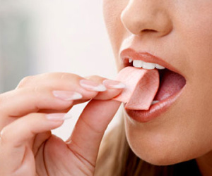 8 mối nguy hiểm khi nhai kẹo cao su