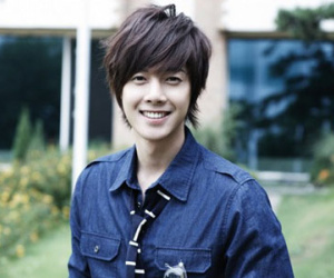 Kim Hyun Joong nhập ngũ ngày 12/5