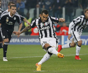 Ronaldo lập kỷ lục ghi bàn, Real vẫn thua Juventus 1-2