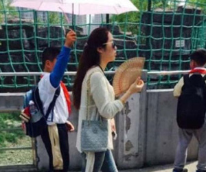 Trung Quốc: Cô giáo bắt học sinh cầm ô che nắng gây phẫn nộ