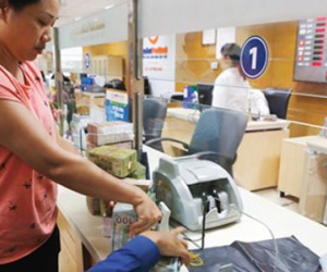 Tỷ giá vượt trần, căng như dây đàn