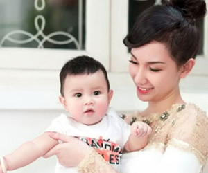 Bạn thân kể lại cảnh Quỳnh Chi chân đất bế con chạy trốn khỏi khách sạn