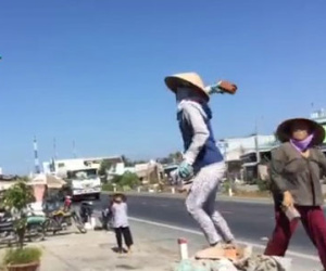 Bắt 1 bị can gần 50 lần đập phá nhà hàng xóm
