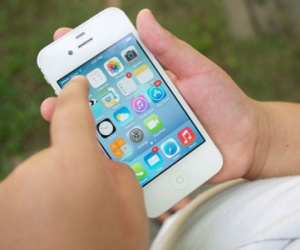 iPhone 4S chính hãng giảm giá sâu, còn 4,9 triệu đồng