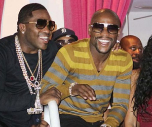 Mayweather đem "núi tiền" đến quậy sinh nhật Chris Brown