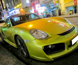 Xe thể thao Porsche Boxster S độ thân vỏ ở Sài Gòn