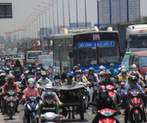 Kẹt xe suốt 10 tiếng, "không thể nhúc nhích" ở TP.HCM