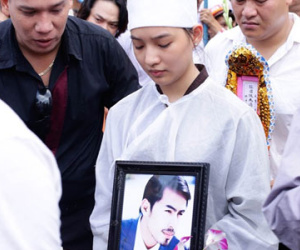 Người dân đứng chật đường tiễn Duy Nhân