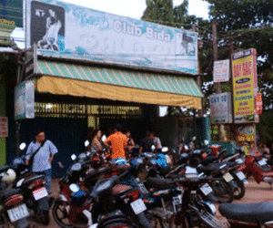 Nghi can sát hại nữ sinh trong tiệm bida ra đầu thú