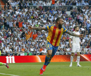 Real Madrid 2-2 Valencia: 4 điểm rồi, Real!