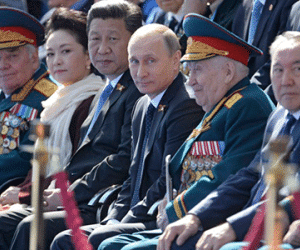 Đằng sau việc ông Tập ngồi cạnh Putin trong lễ kỷ niệm Ngày Chiến thắng