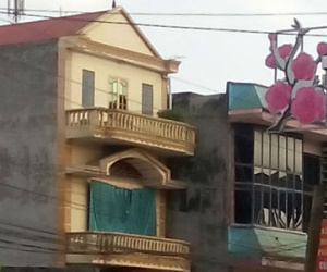"Hồn ma” nói cười với 3 xác chết lõa thể trong nhà hoang?